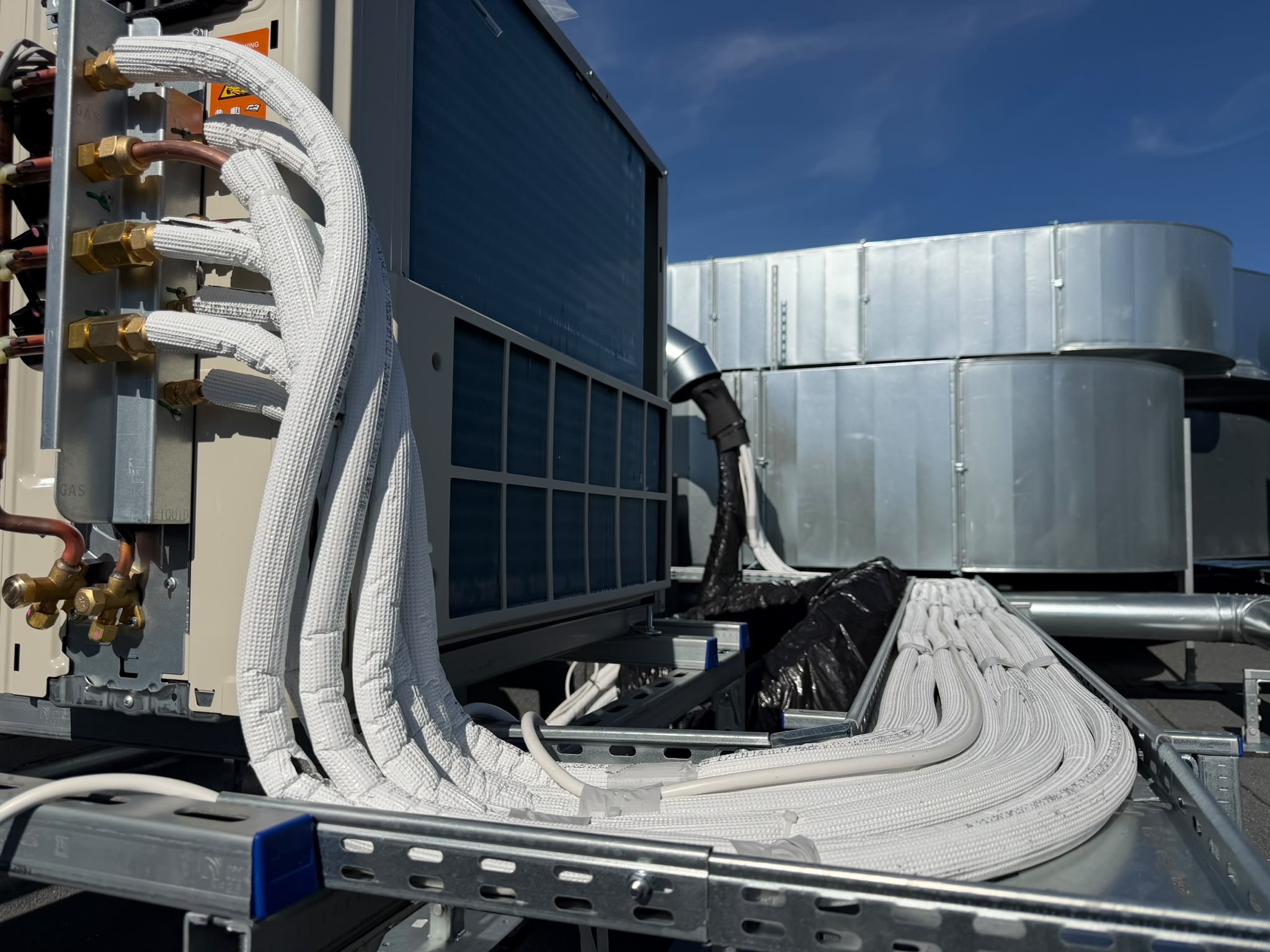 Klimatyzacja w skali makro. Kompleksowe instalacje systemów Split, Multisplit i VRF w dużych obiektach